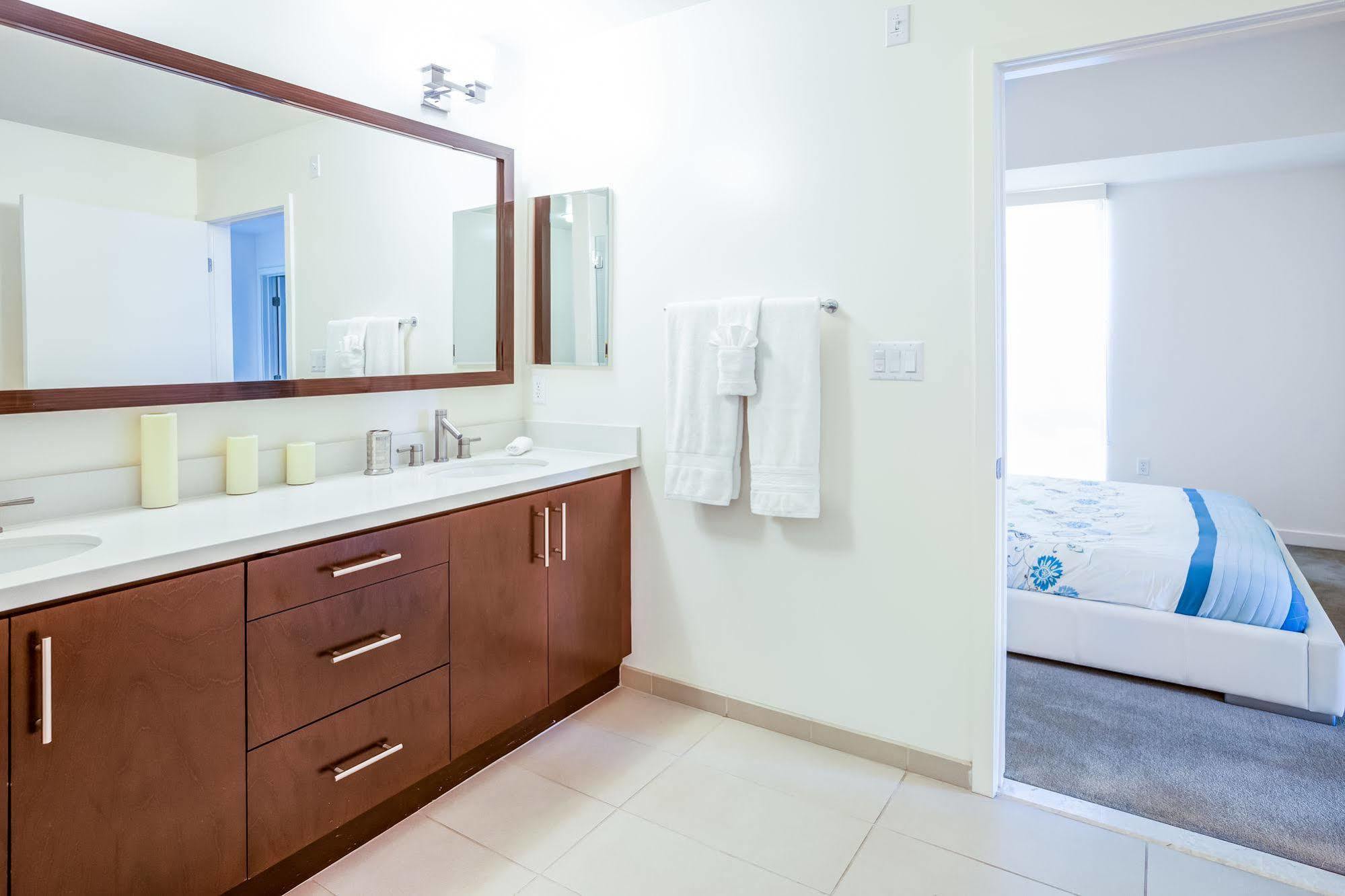 Heaven On Washington Fully Furnished Apartments ภายนอก รูปภาพ